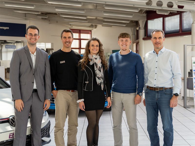 Hände am VW Lenkrad